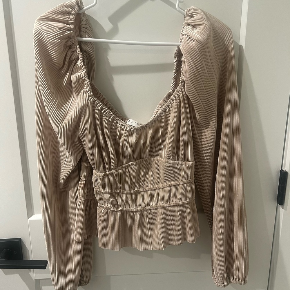 Astr the Label Ruched Long Sleeve Top